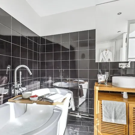 Appartamento Bnbnova - Le Marais & Place De La Republique - 2br Parigi